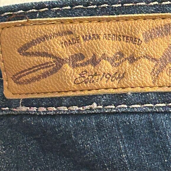 7Seven Women's Bootcut Jeans Size 18 Blue Dark Wash Embellished - Picture 10 of 14